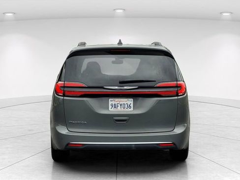 Used 2022 Chrysler Pacifica Touring-L image 4