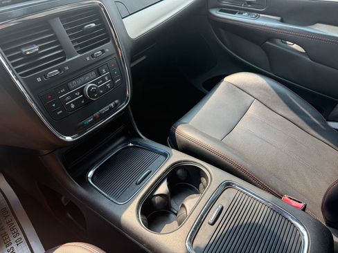 Used 2018 Dodge Grand Caravan GT FWD image 13