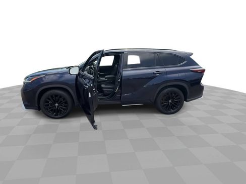 Used 2024 Toyota Highlander XSE FWD image 5