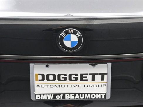 Used 2022 BMW 740i xDrive w/ M Sport Package image 16