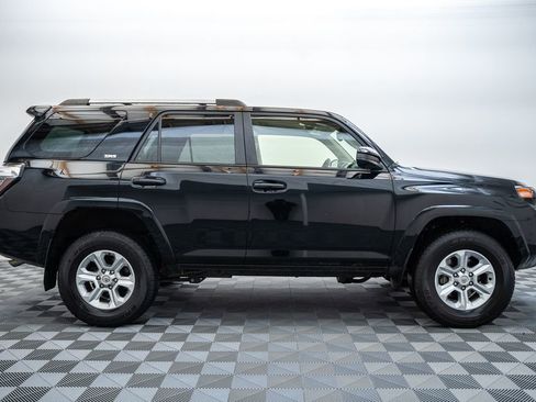 Certified 2022 Toyota 4Runner SR5 AWD/4WD image 4