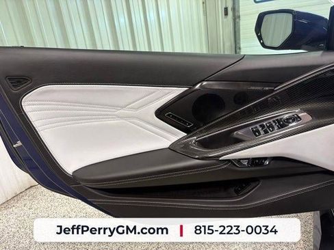 Used 2025 Chevrolet Corvette Z06 w/ Stealth Interior Trim Package RWD image 5