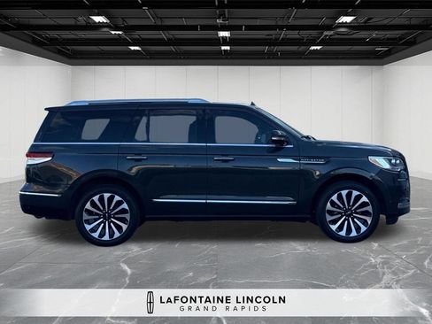 Certified 2023 Lincoln Navigator Reserve AWD/4WD image 6
