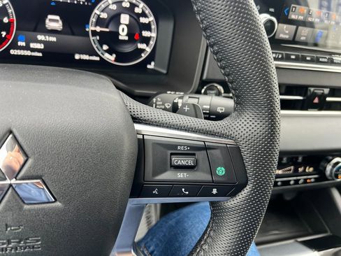 Used 2023 Mitsubishi Outlander SEL image 34