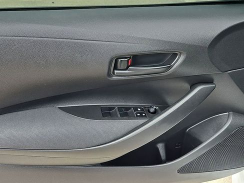 Used 2022 Toyota Corolla LE FWD image 19