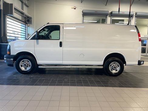 Used 2024 GMC Savana 2500 w/ Driver Convenience Package RWD image 4