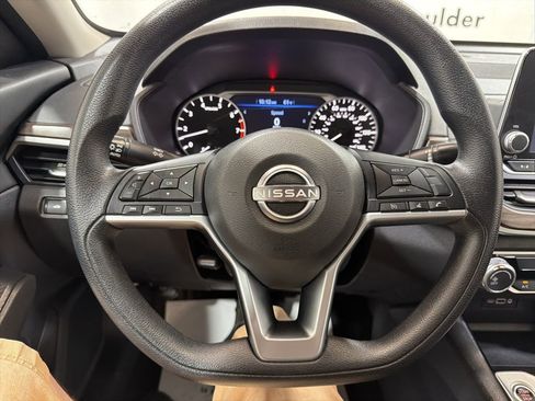 Used 2024 Nissan Altima 2.5 SV FWD image 26