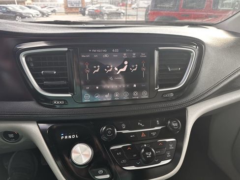 Used 2020 Chrysler Pacifica Limited image 15