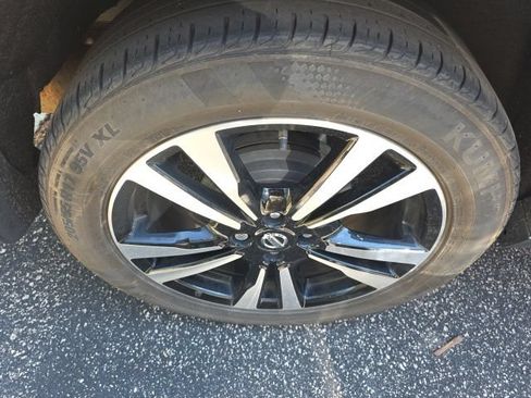 Used 2019 Nissan Kicks SR FWD image 20