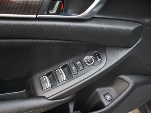 Used 2019 Honda Accord Sport image 10