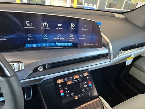 New 2026 Cadillac Vistiq Luxury image 25