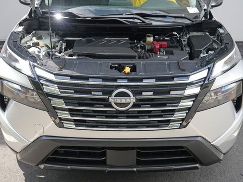 Used 2024 Nissan Rogue SV w/ SV Premium Package FWD image 7