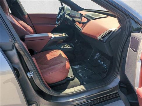 Used 2024 BMW iX xDrive50 w/ Sport Package AWD/4WD image 22