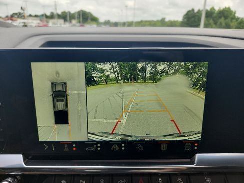 Used 2024 GMC Sierra 1500 SLT w/ SLT Premium Plus Package AWD/4WD image 19