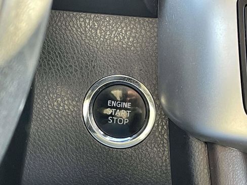 Used 2018 Toyota Highlander XLE image 32