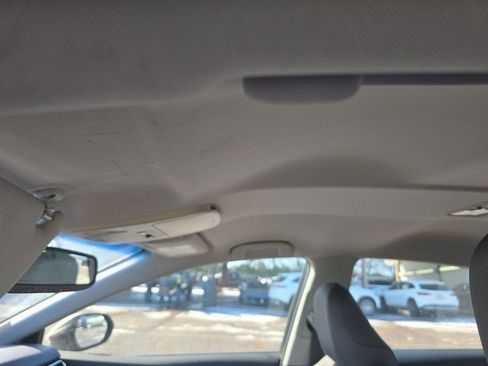 Used 2018 Toyota Camry LE image 18