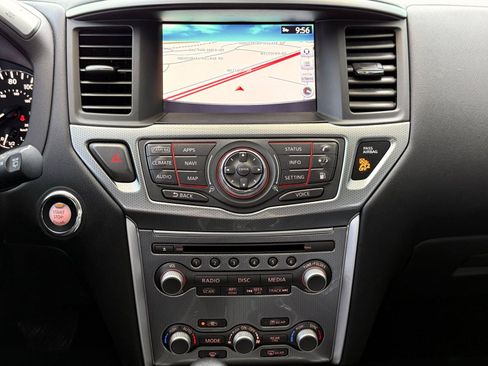 Used 2019 Nissan Pathfinder SL image 43