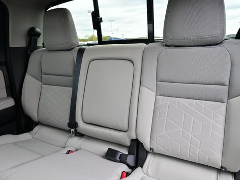 Used 2025 Nissan Frontier SV image 24