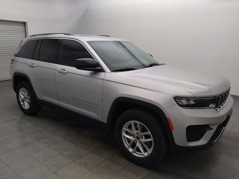 Used 2023 Jeep Grand Cherokee Laredo AWD/4WD image 11