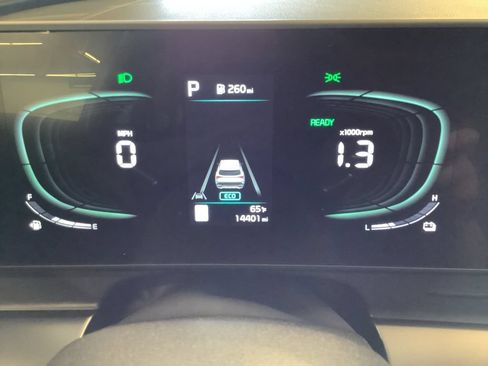 Used 2023 Kia Sportage EX AWD/4WD image 8