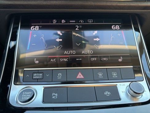 Used 2023 Audi Q8 Premium image 16