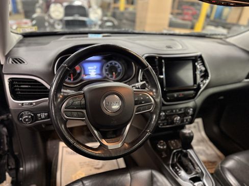 Used 2019 Jeep Cherokee Limited AWD/4WD image 10
