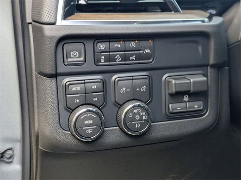 New 2026 Chevrolet Suburban High Country image 14