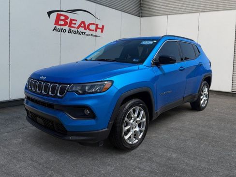 Used 2022 Jeep Compass Latitude w/ Sun and Sound Group AWD/4WD image 1