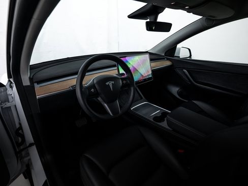 Used 2021 Tesla Model Y Long Range image 10