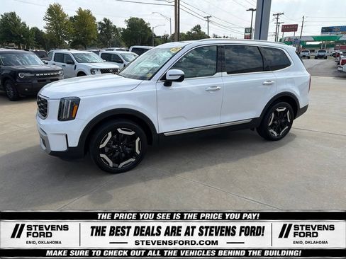 Used 2025 Kia Telluride S FWD image 9