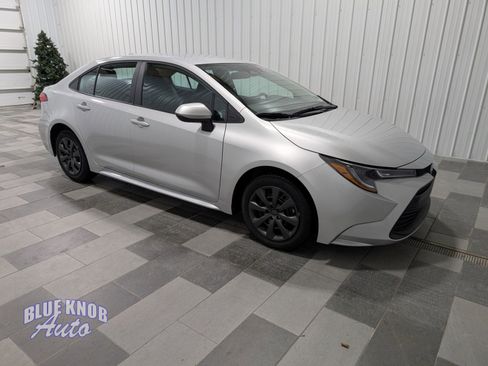 Used 2025 Toyota Corolla LE image 5