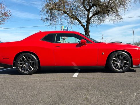 Used 2016 Dodge Challenger R/T Scat Pack image 3