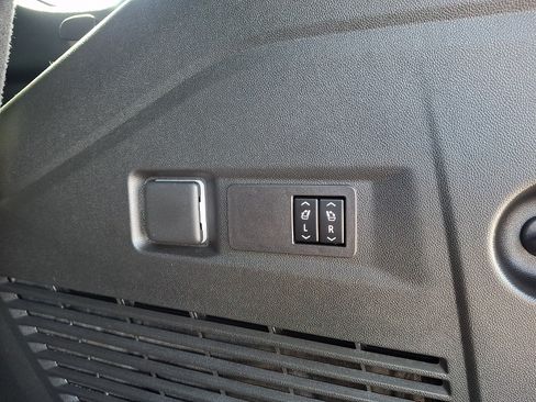 Used 2026 GMC Yukon Denali Ultimate AWD/4WD image 30