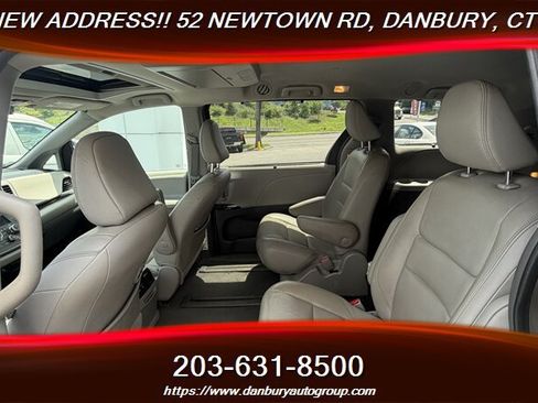 Used 2019 Toyota Sienna XLE Premium AWD/4WD image 27
