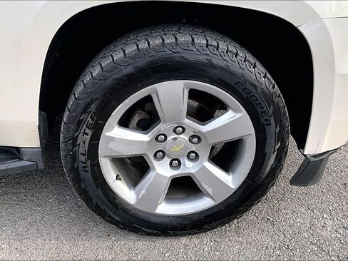 Used 2015 Chevrolet Suburban LT image 12