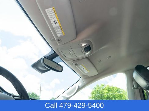 Used 2023 Chrysler Pacifica Touring-L FWD image 19