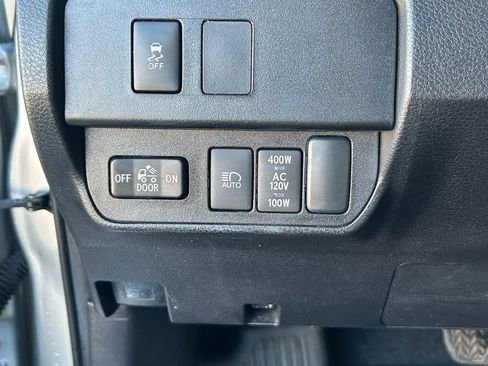 Used 2023 Toyota Tacoma TRD Off-Road image 18