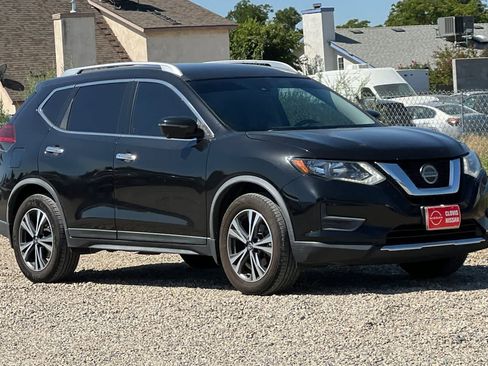 Used 2019 Nissan Rogue SV w/ Premium Package FWD image 10