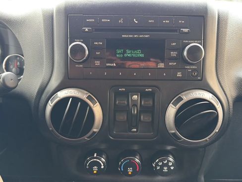 Used 2017 Jeep Wrangler Unlimited Sport w/ Quick Order Package 23S AWD/4WD image 17