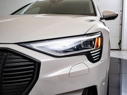 Used 2021 Audi e-tron Premium w/ Convenience Plus Package image 15