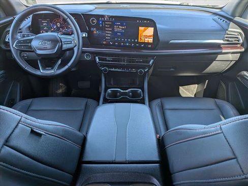 Used 2025 Chevrolet Traverse Z71 AWD/4WD image 17
