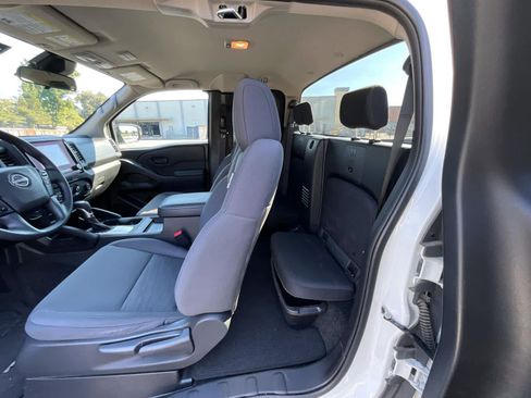 Used 2023 Nissan Frontier S w/ Technology Package RWD image 5