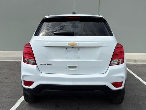 Used 2021 Chevrolet Trax LS w/ Tint and Cruise Package AWD/4WD image 4
