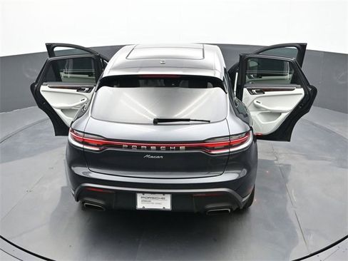 Certified 2023 Porsche Macan w/ Premium Package Plus image 22