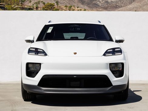 Certified 2025 Porsche Macan 4S Electric AWD/4WD image 10