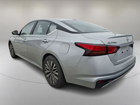 Used 2025 Nissan Altima 2.5 SV image 6