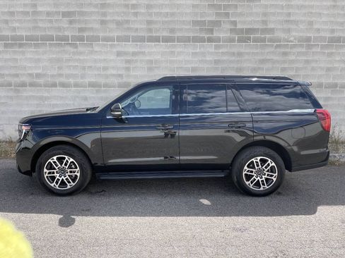 Used 2025 Ford Expedition Active AWD/4WD image 9