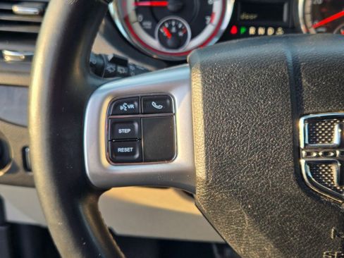 Used 2016 Dodge Grand Caravan SXT w/ UConnect Hands-Free Group image 34
