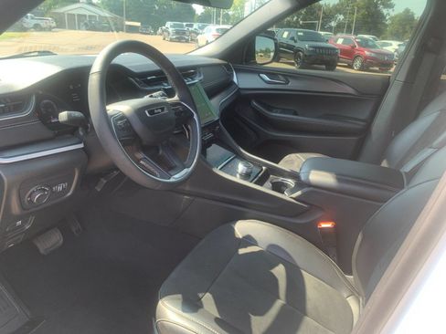 Used 2025 Jeep Grand Cherokee L Altitude AWD/4WD image 12