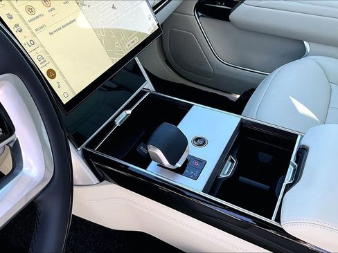 New 2026 Land Rover Range Rover SE image 8